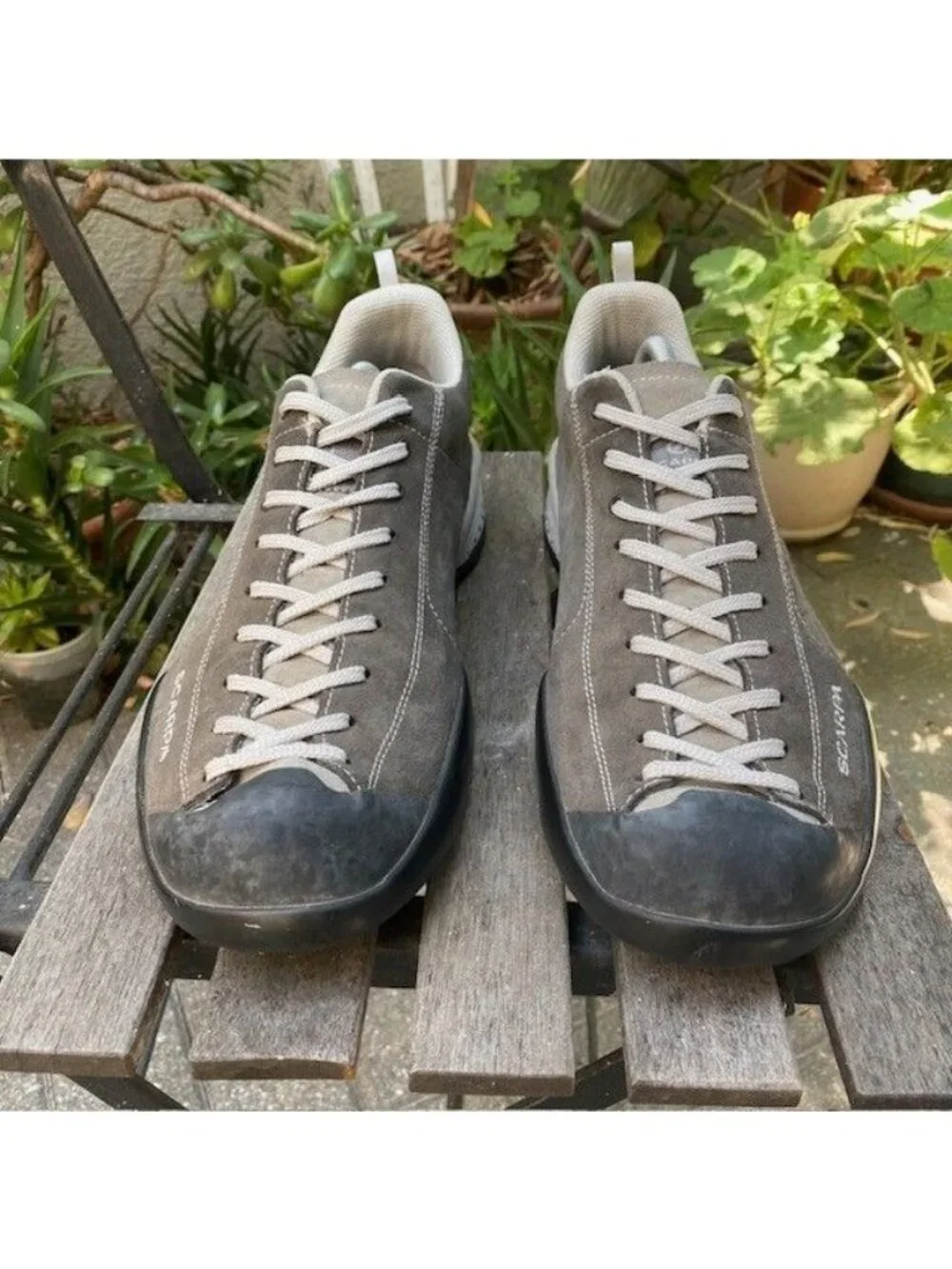 Scarpa Mojito Lace Up Sneakers Men's Size 13 Gray Suede Vibram Climbing Shoes